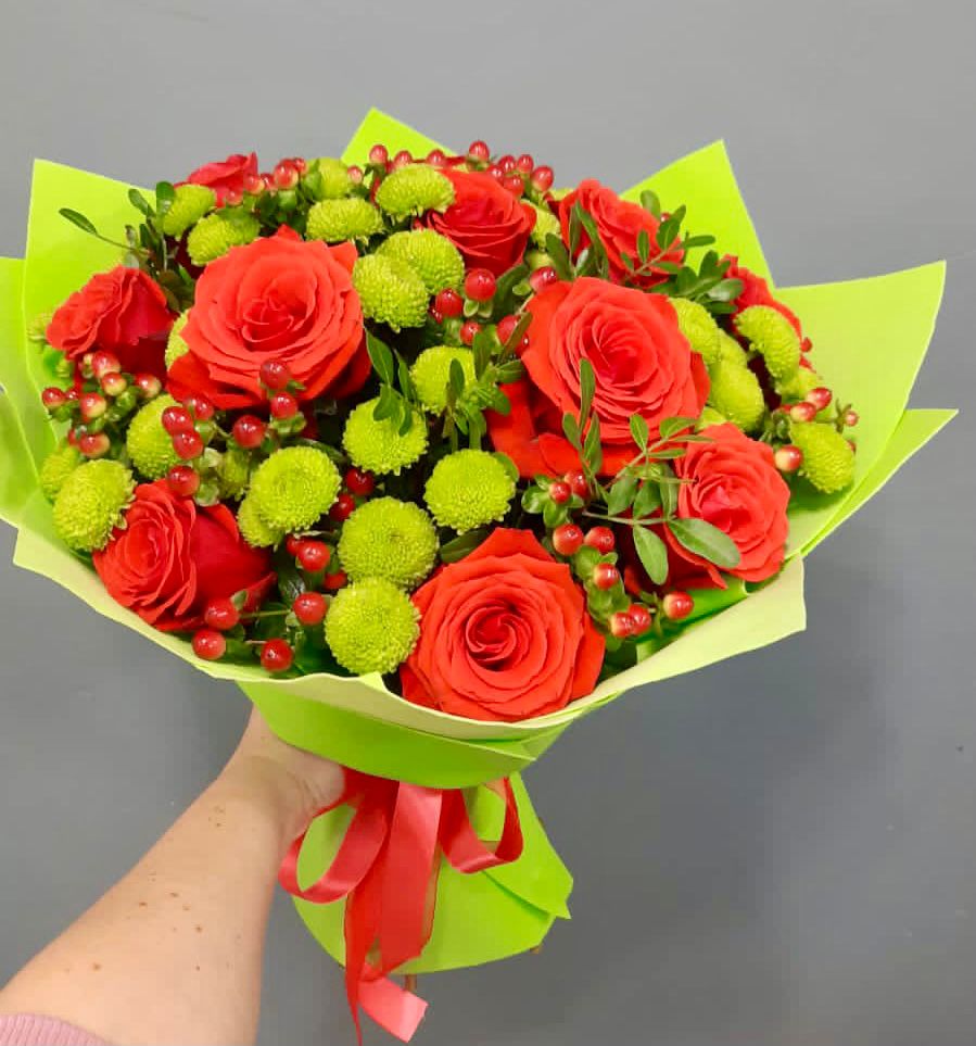 Букет цветов из: Хризантемы и Розы в Нарьян-Маре