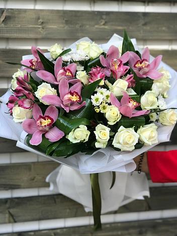 Букет цветов из: Розы и Хризантемы в Нарьян-Маре