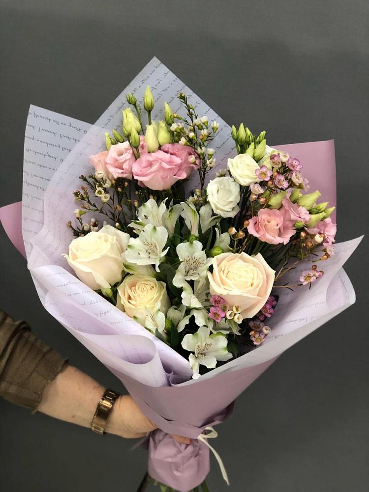 Букет цветов из: Альстромерии, Розы и Лизиантусы в Нарьян-Маре