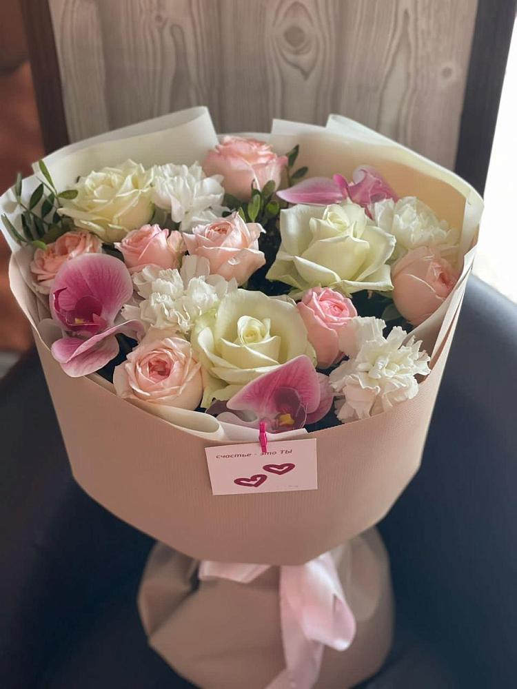 Букет цветов из: Орхидеи, Розы и Гвоздики в Нарьян-Маре