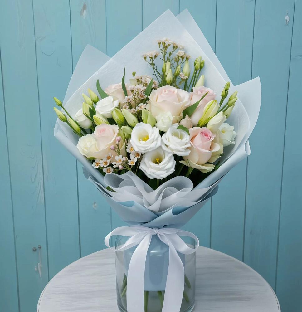 Букет цветов из: Розы и Лизиантусы в Нарьян-Маре