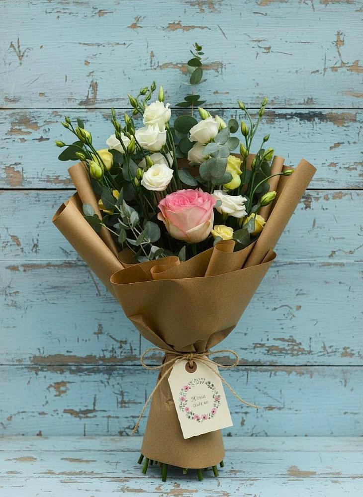 Букет цветов из: Розы и Лизиантусы в Нарьян-Маре