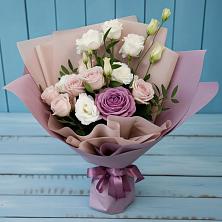 Букет цветов из:  Розы и Лизиантусы в Нарьян-Маре