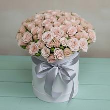 Цветочная композиция из Розы в шляпной коробке в Нарьян-Маре