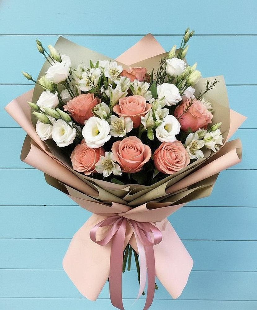 Букет цветов из: Розы, Альстромерии и Лизиантусы в Нарьян-Маре