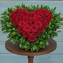 Цветочная композиция из Розы в виде сердца в Нарьян-Маре