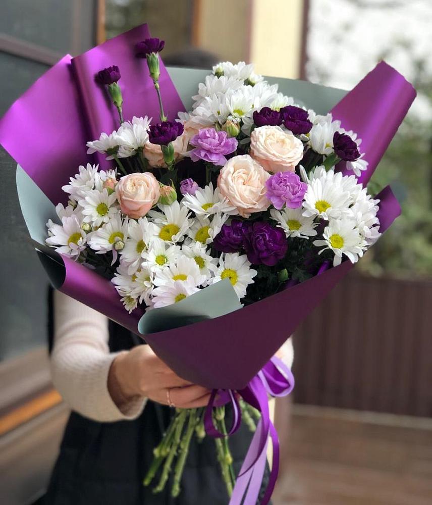 Букет цветов из: Хризантемы, Гвоздики и Розы в Нарьян-Маре