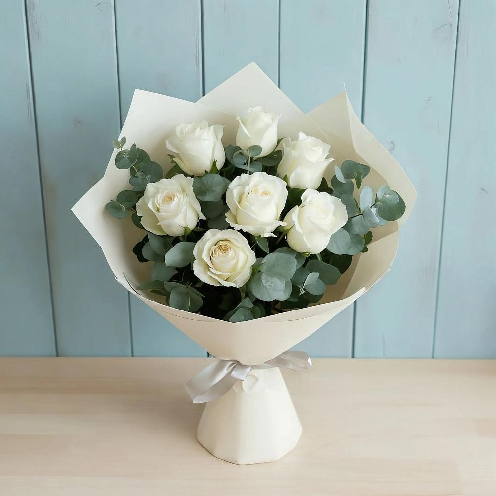 Букет Белые розы в Эвкалипте в Нарьян-Маре