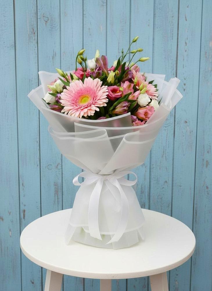 Букет цветов из: Герберы, Альстромерии и Лизиантусы в Нарьян-Маре