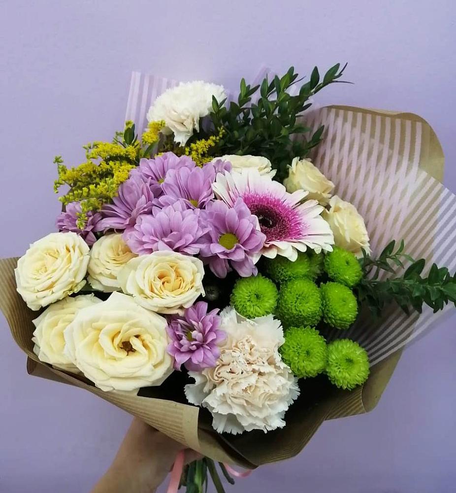 Букет цветов из: Хризантемы, Розы, Гвоздики и Герберы в Нарьян-Маре