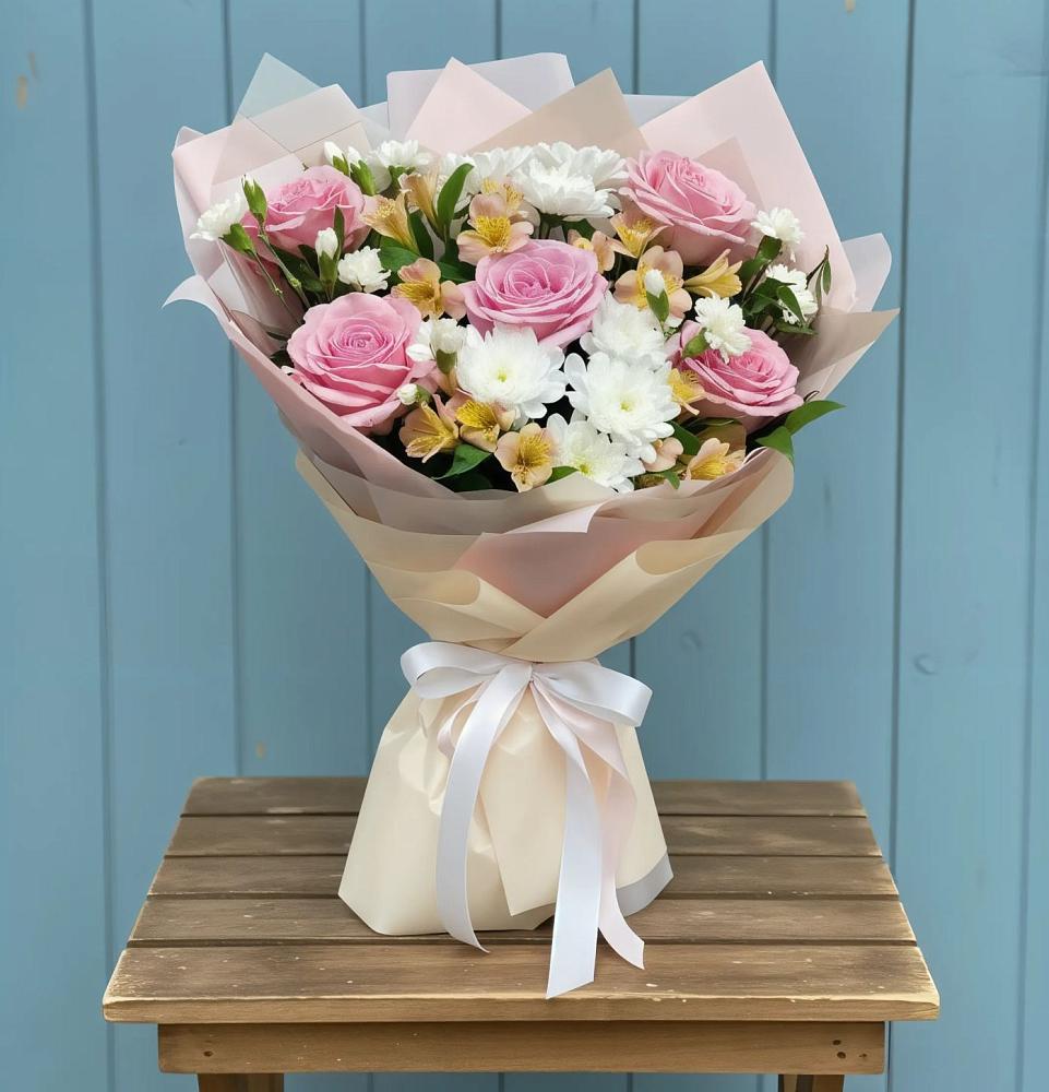 Букет цветов из: Гвоздики, Орхидеи и Розы в Нарьян-Маре