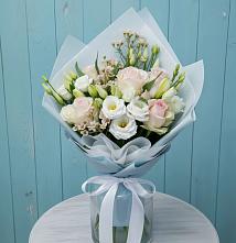 Букет цветов из:  Розы и Лизиантусы в Нарьян-Маре