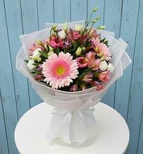 Букет цветов из:  Герберы, Альстромерии и Лизиантусы в Нарьян-Маре