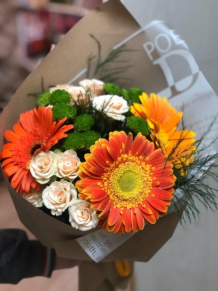Букет цветов из: Герберы, Хризантемы и Розы в Нарьян-Маре