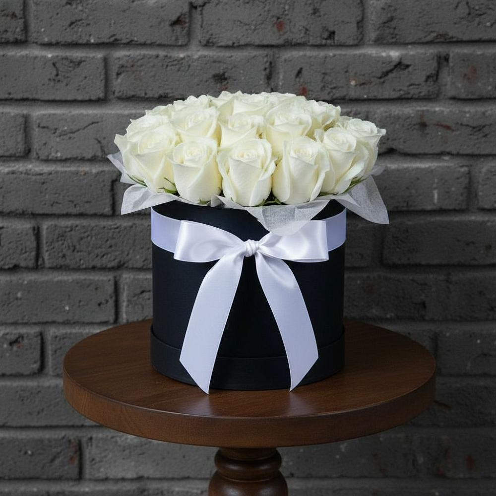 Цветочная композиция из Розы в шляпной коробке в Нарьян-Маре