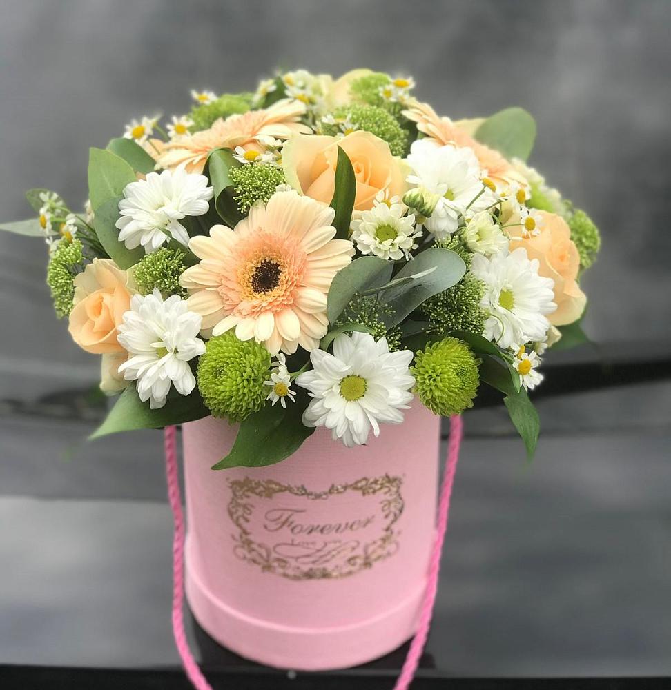 Цветочная композиция из Розы, Герберы и Хризантемы в шляпной коробке в Нарьян-Маре