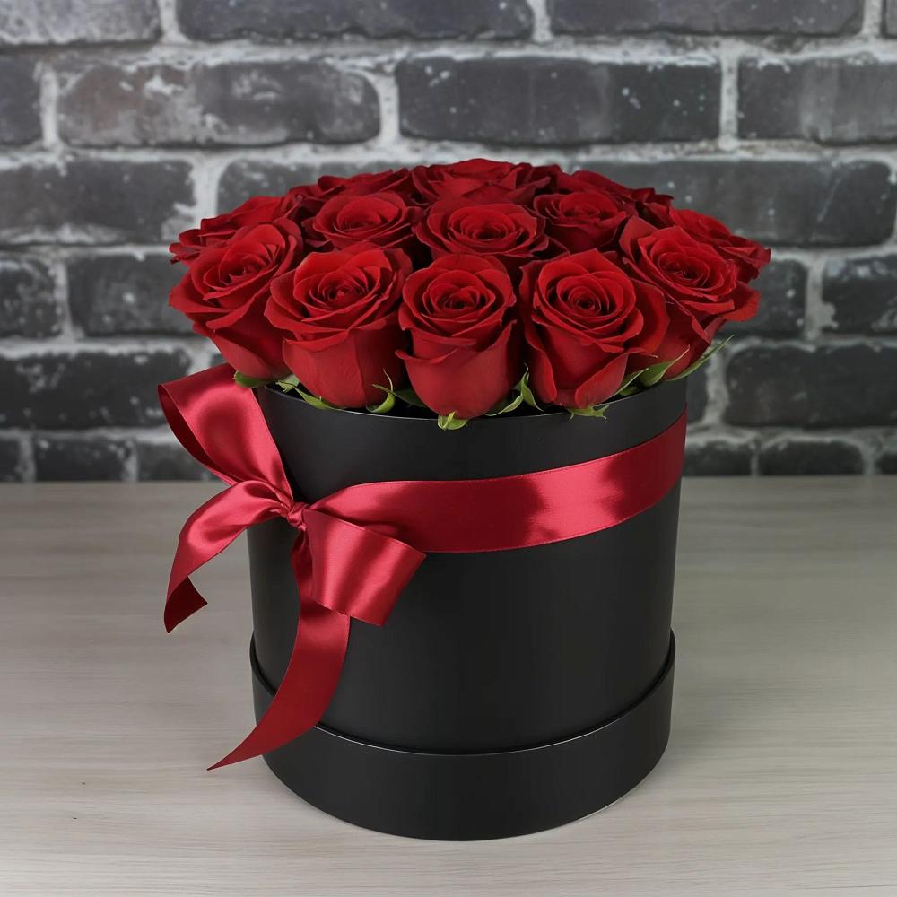 Цветочная композиция из Розы в шляпной коробке в Нарьян-Маре