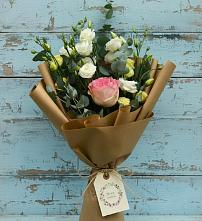 Букет цветов из:  Розы и Лизиантусы в Нарьян-Маре