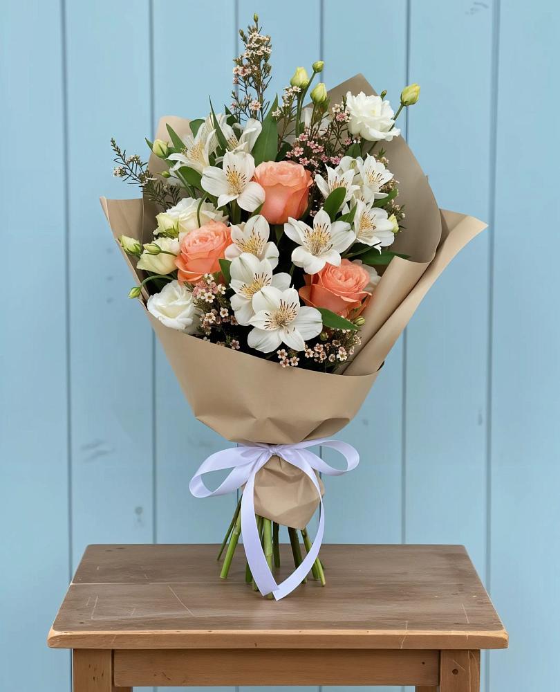 Букет цветов из: Альстромерии, Лизиантусы, Розы и Хризантемы в Нарьян-Маре